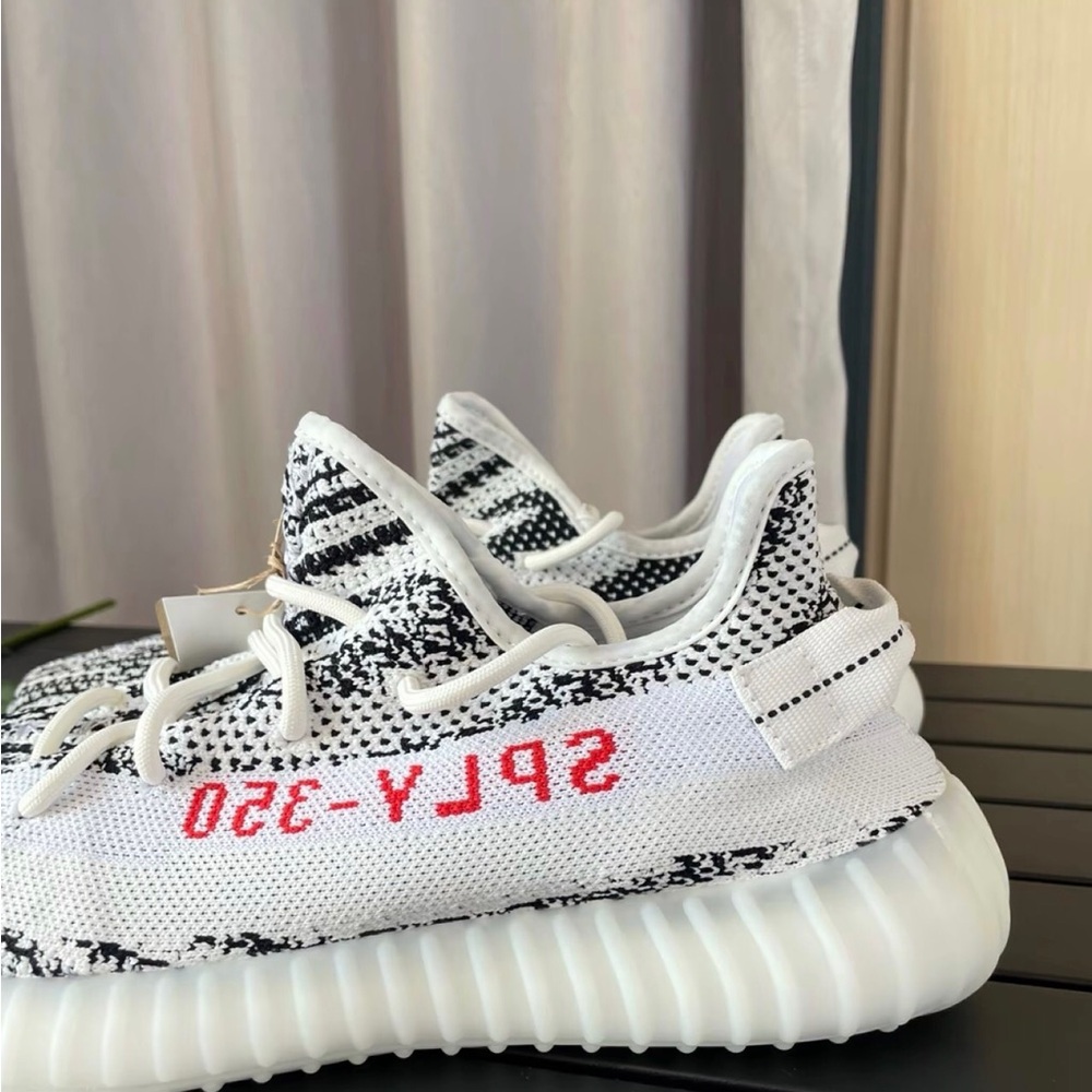 Yeezy Boost 350 V2 Zebra Sneakers - Picture 5 of 7